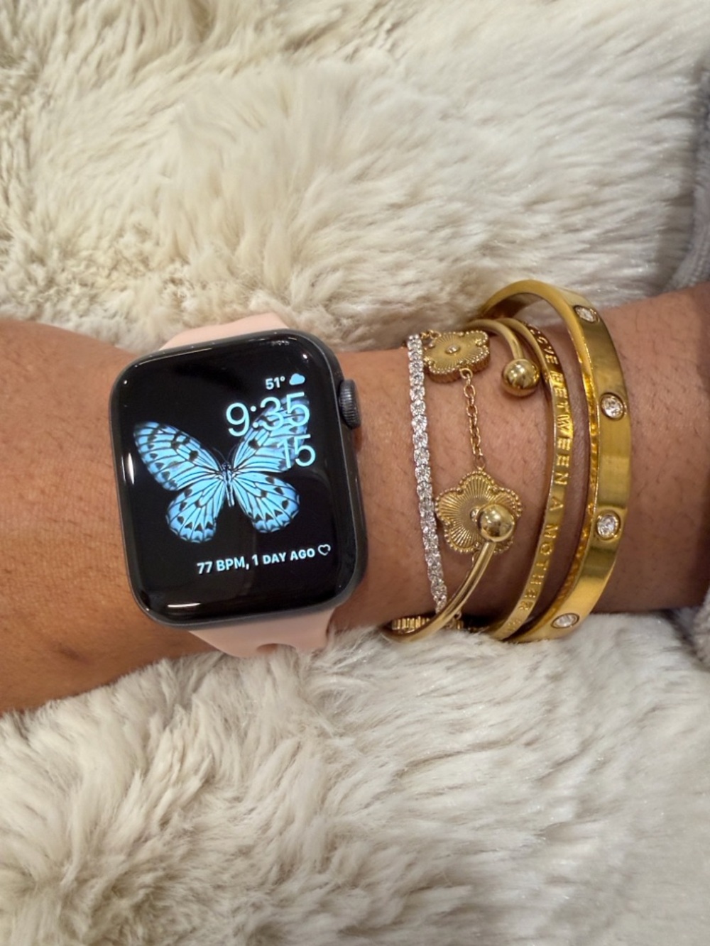 Apple Smartwatch Series 5 (44mm) with Free Bands & Charger included - Picture 6 of 12